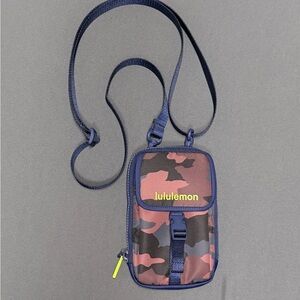 lululemon athletica Camo Cross Body Bag - Black and Pink (8 by 5)